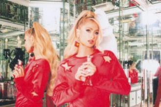 Paris Hilton 发布“That's Hot”丝绒运动服系列